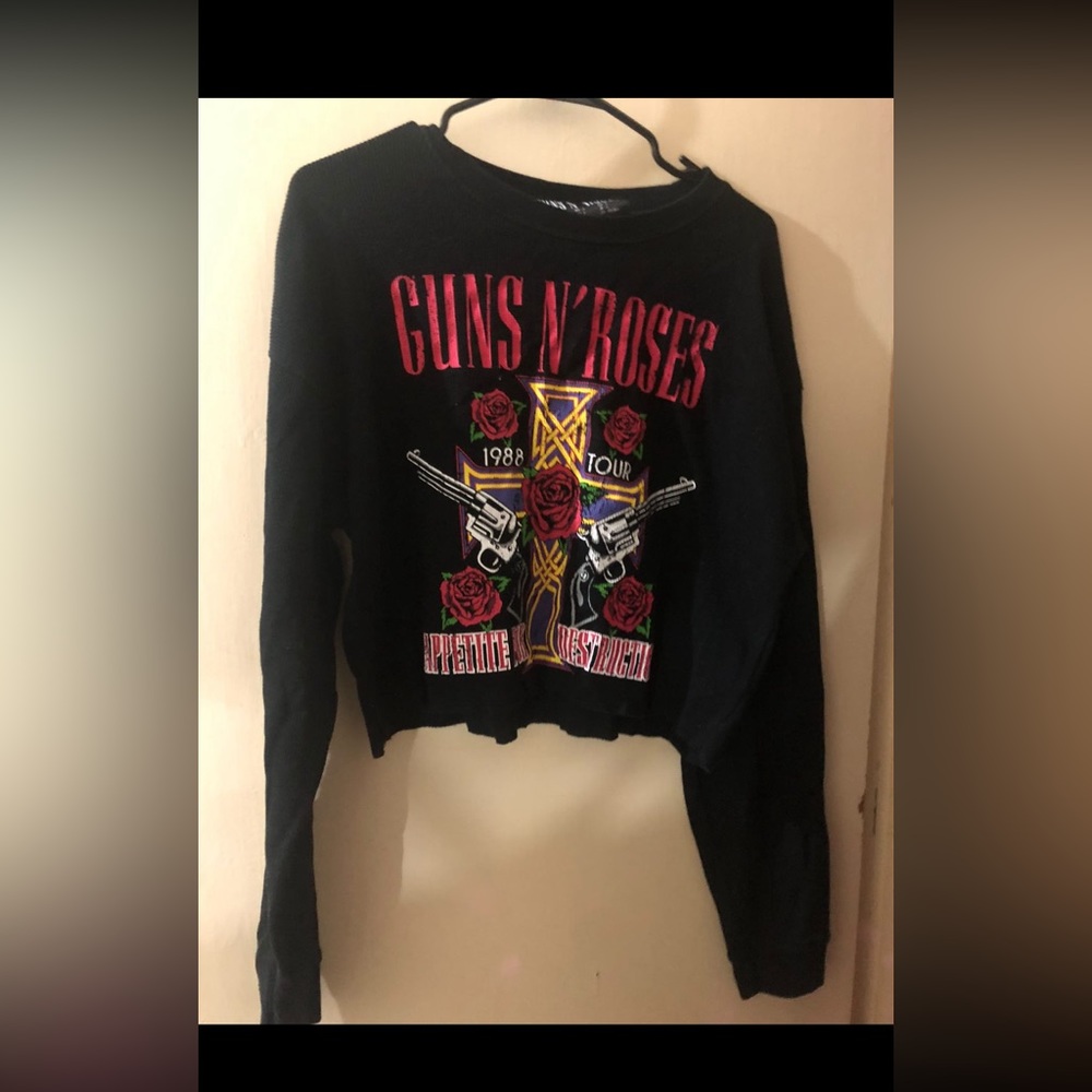 Long sleeve guns and roses crop top very comfy